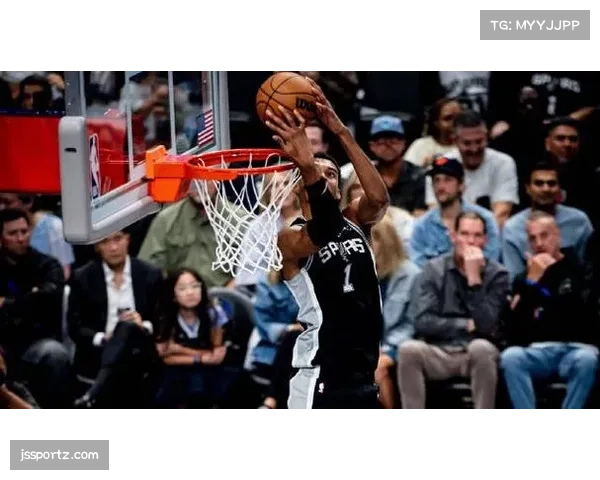 文班亚马16分16篮板4盖帽 马刺内线核心攻防一体