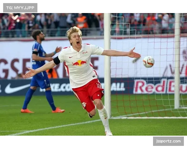 多特蒙德防线压上过猛留下空当 为对手反击提供理想进攻空间